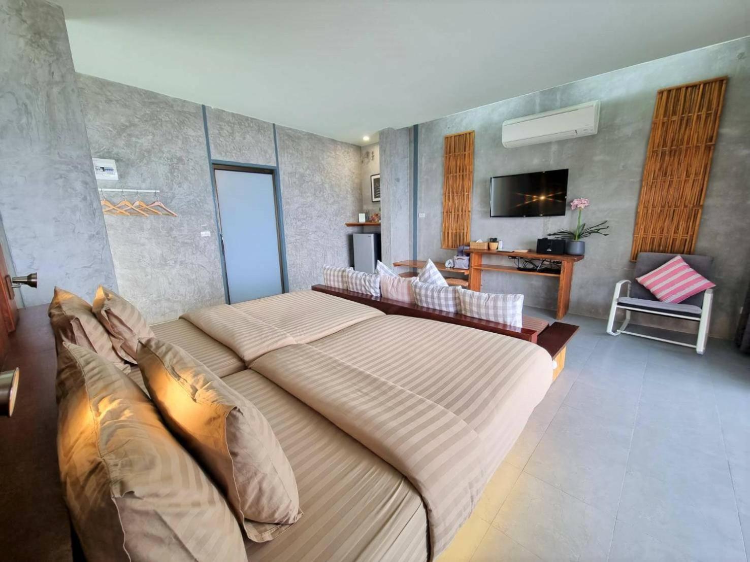 Thawsi Lake Hill Si Sawat Room photo