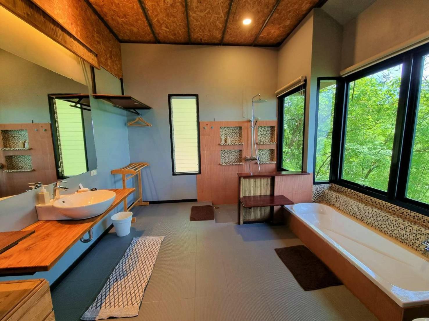 Thawsi Lake Hill Si Sawat Room photo